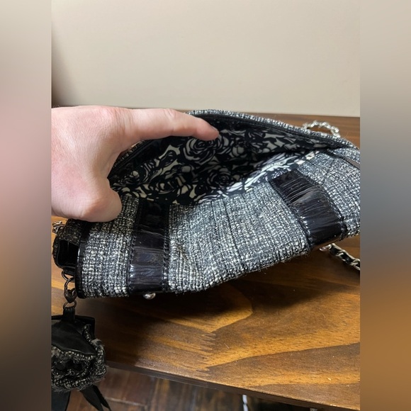 BRIGHTON Tweed Black Patent Leather Floral & Bow FOB Chain Purse - Picture 5 of 11